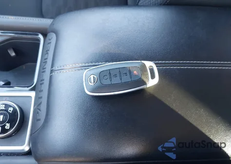 2024 Nissan Pathfinder Sv 4Wd z USA, uszkodzony, nr VIN 5N1DR3BC3RC297448